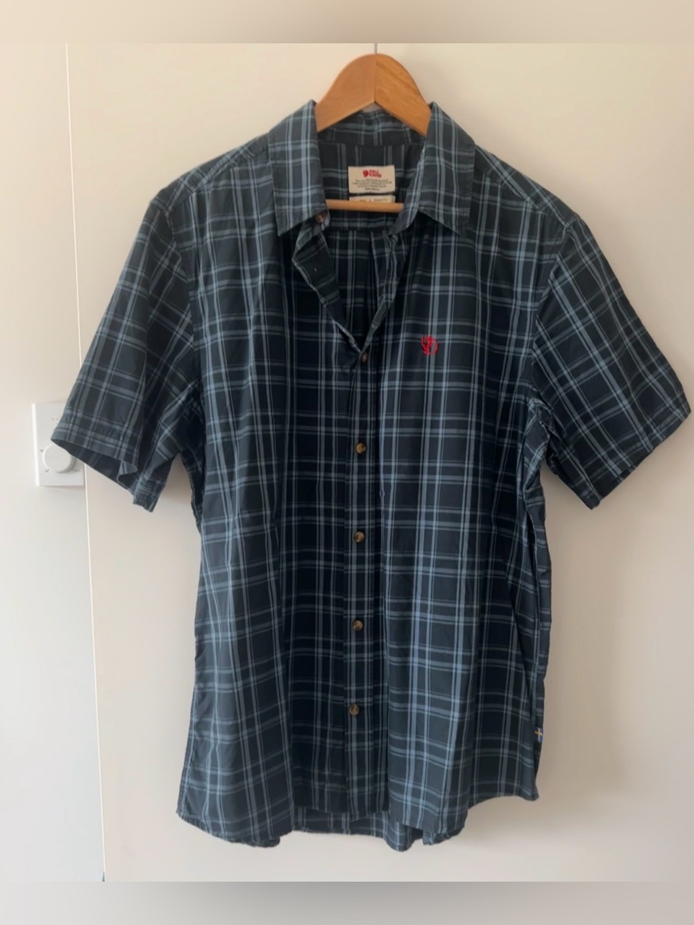 Fjallraven Men’s Dark Navy Plaid Short-Sleeve Button-Down Shirt L